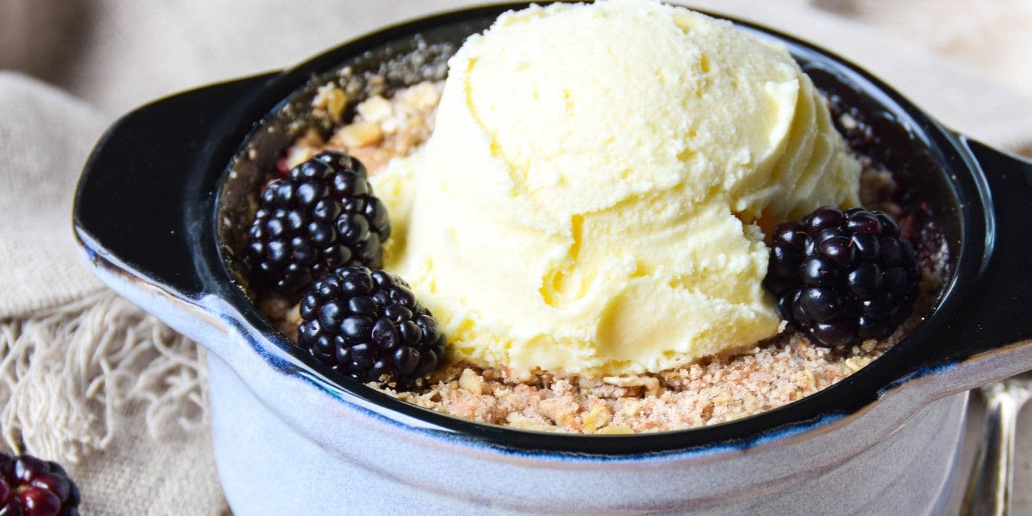 Blackberry apple crumble