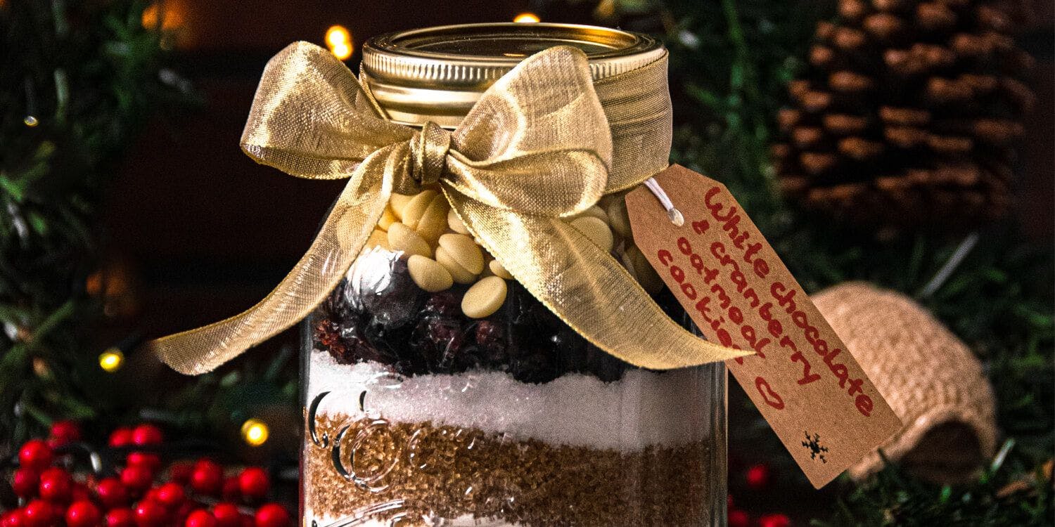 Gift in a jar: cranberry & white chocolate oatmeal cookie mix